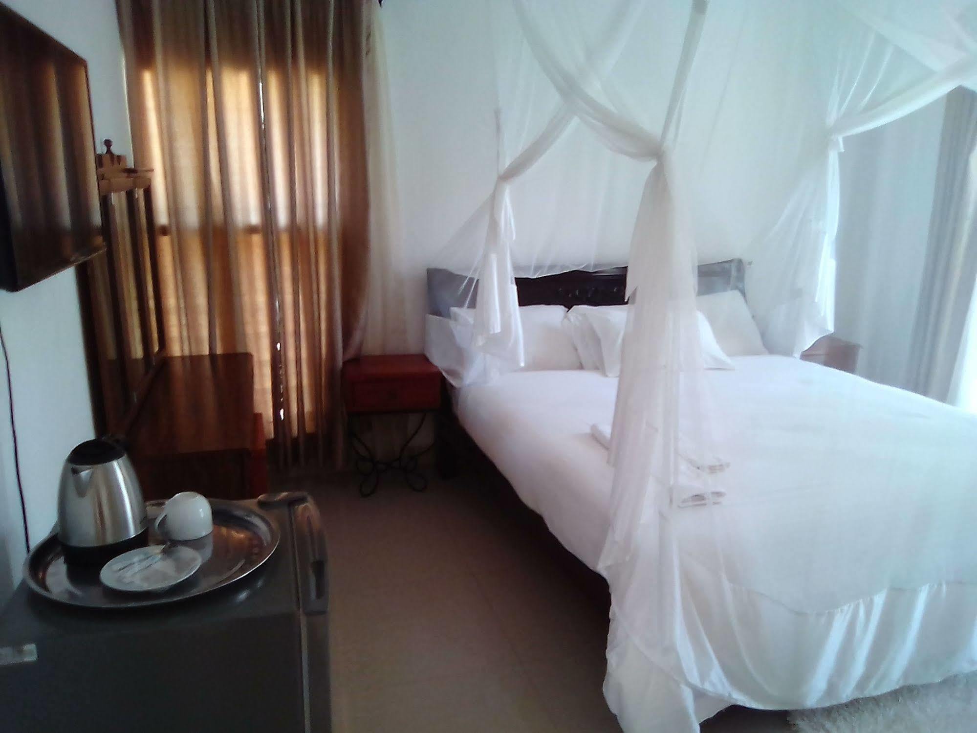 Kuku Royal Lodge Ndola Bagian luar foto